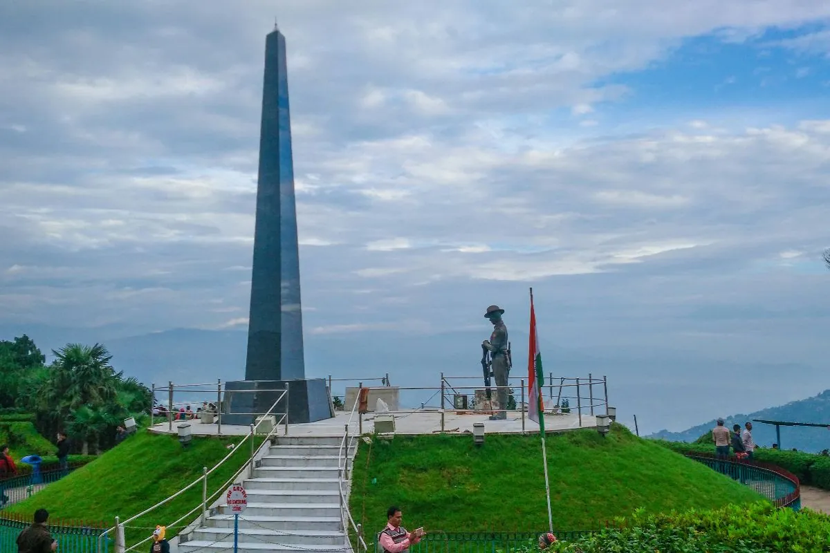 3 Nights 4 Days Darjeeling Tour – the Gorkha war memorial at the Batasia Loop